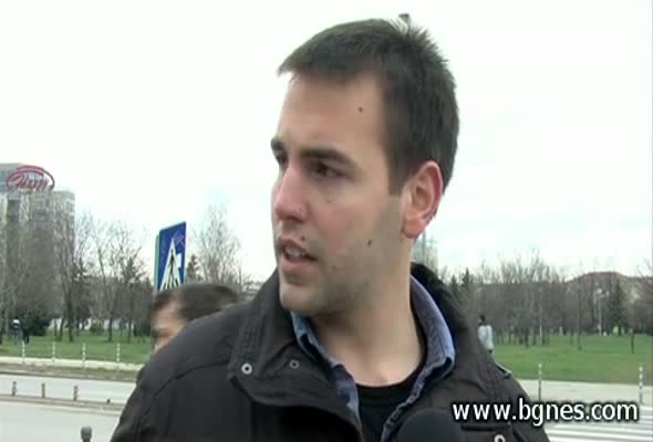 50 студенти протестираха срещу вдигането на таксите в УНСС