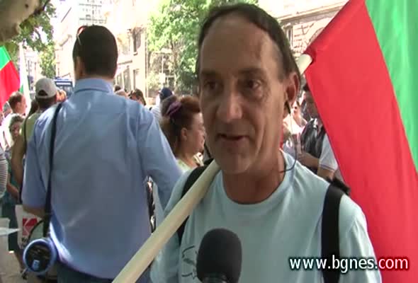 Контрапротестиращите: Плевнелиев не е обединител