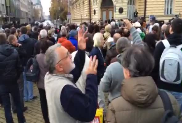 Кадри от последните минути на жълтите павета