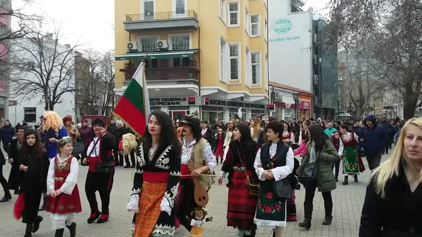 Асеновград гони злото с кукери